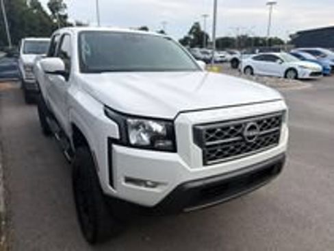 Used 2022 Nissan Frontier SV AWD/4WD image 3