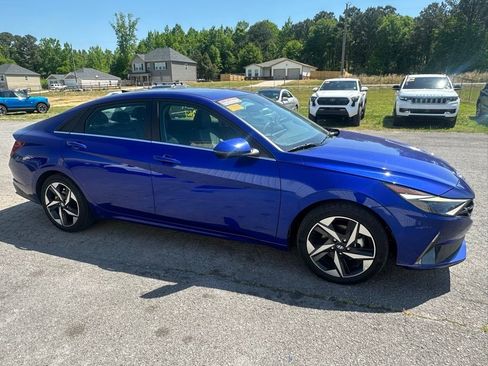 Used 2023 Hyundai Elantra Limited image 2