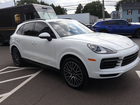 Used 2023 Porsche Cayenne w/ Premium Package AWD/4WD image 4