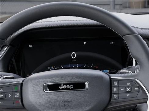 New 2025 Jeep Grand Cherokee Limited image 17