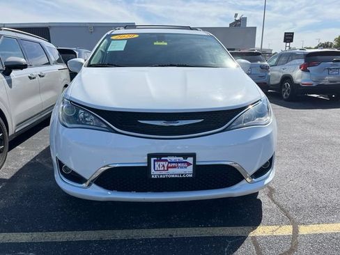 Used 2020 Chrysler Pacifica Touring-L Plus FWD image 2