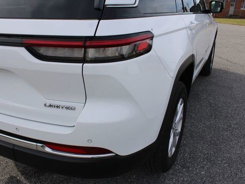 Used 2022 Jeep Grand Cherokee Limited image 42