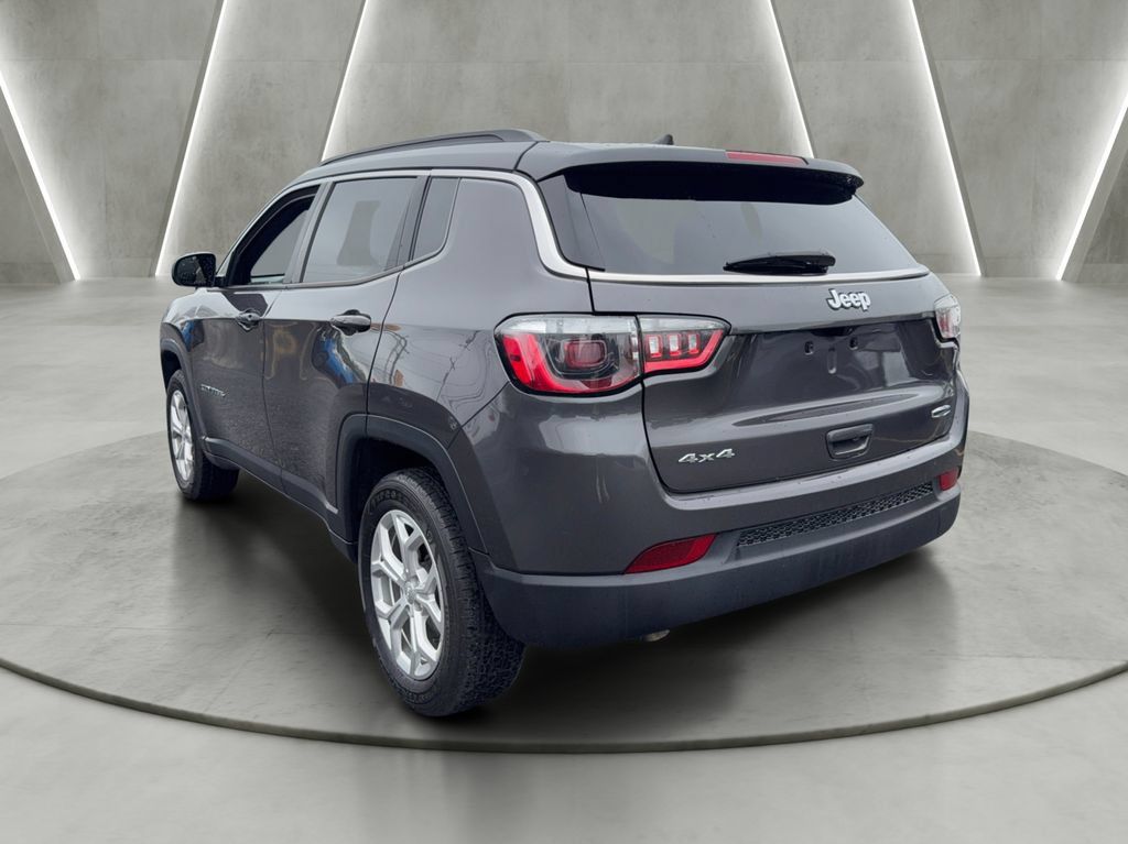 Used 2024 Jeep Compass Latitude AWD/4WD image 5