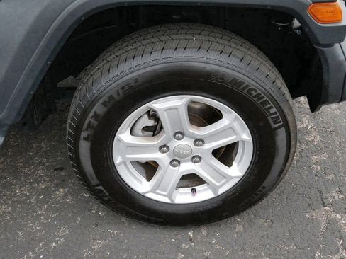 Used 2023 Jeep Wrangler Sport S image 9