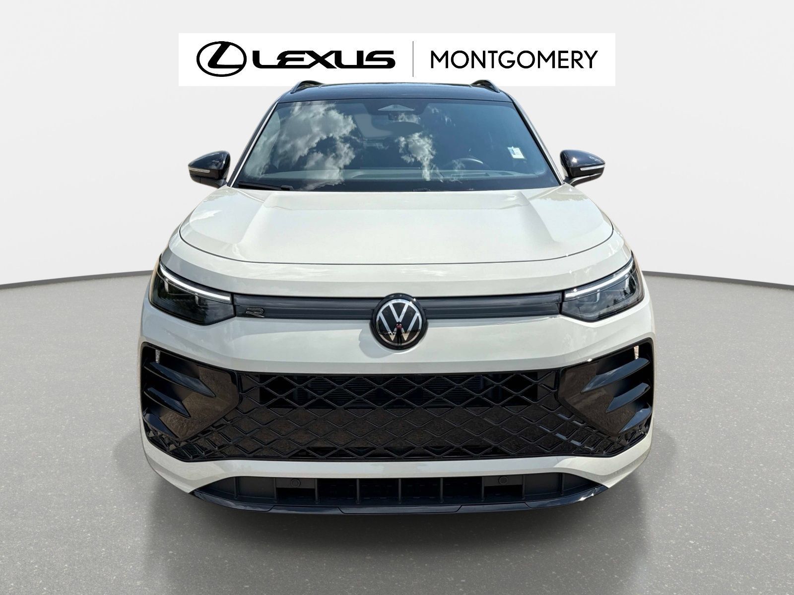 Used 2026 Volkswagen Tiguan SE R-Line FWD image 8