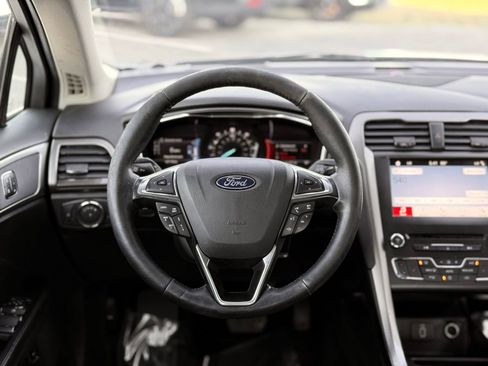 Used 2018 Ford Fusion SE w/ Equipment Group 602A FWD image 21
