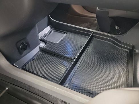 Used 2021 Toyota Sienna XLE image 36