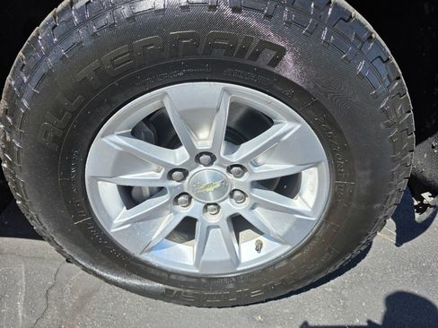 Used 2020 Chevrolet Silverado 1500 LT AWD/4WD image 8