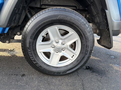 Used 2020 Jeep Gladiator Sport w/ Quick Order Package 24S image 32