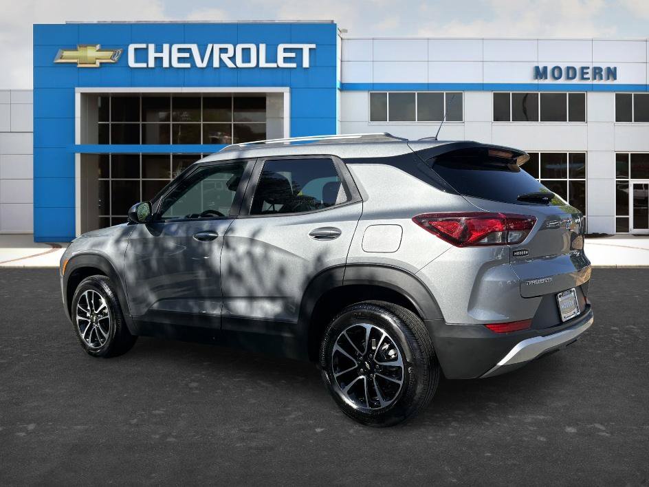 Used 2025 Chevrolet TrailBlazer LT FWD image 3