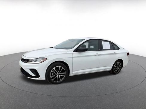 Used 2025 Volkswagen Jetta Sport image 8