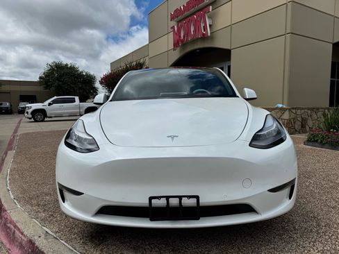 Used 2020 Tesla Model Y Long Range AWD/4WD image 3