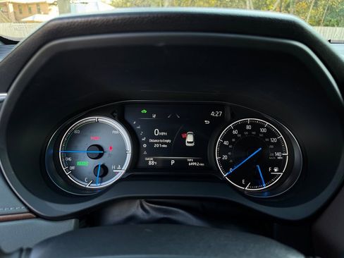 Used 2023 Toyota Venza XLE image 21