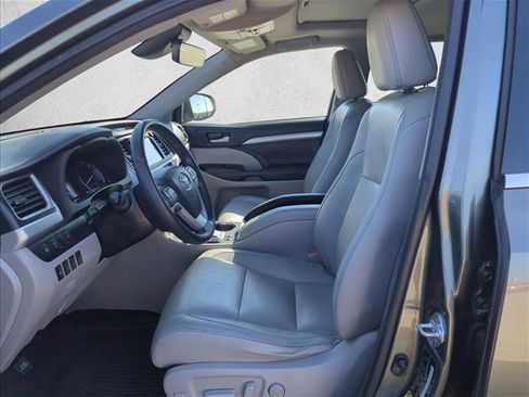 Used 2017 Toyota Highlander XLE image 10