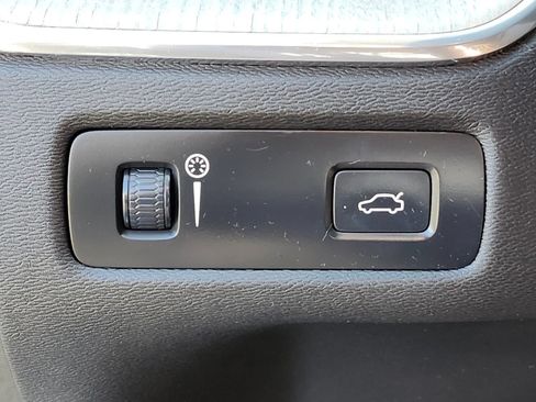 Used 2018 Volvo XC60 T6 Inscription w/ Convenience Package AWD/4WD image 22