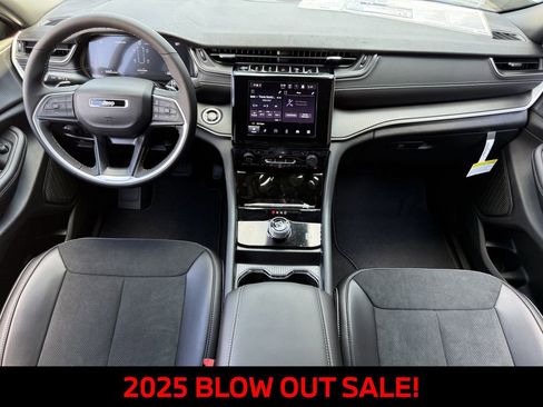 New 2025 Jeep Grand Cherokee L Altitude image 10
