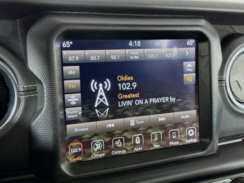 Used 2022 Jeep Wrangler Sahara w/ Cold Weather Group image 21