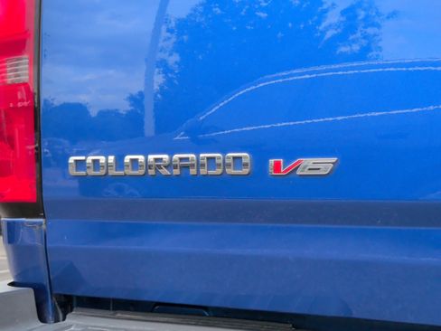Used 2019 Chevrolet Colorado Z71 AWD/4WD image 11