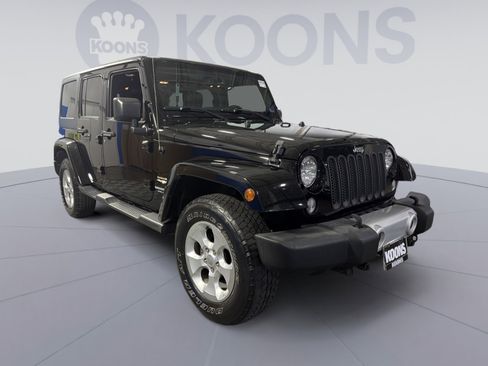 Used 2015 Jeep Wrangler Unlimited Sahara w/ Connectivity Group AWD/4WD image 10