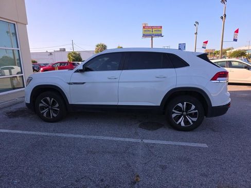 Used 2024 Volkswagen Atlas Cross Sport SE FWD image 1