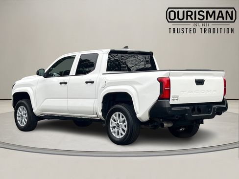 Used 2025 Toyota Tacoma SR image 4