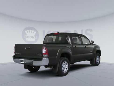 Used 2013 Toyota Tacoma Base image 2