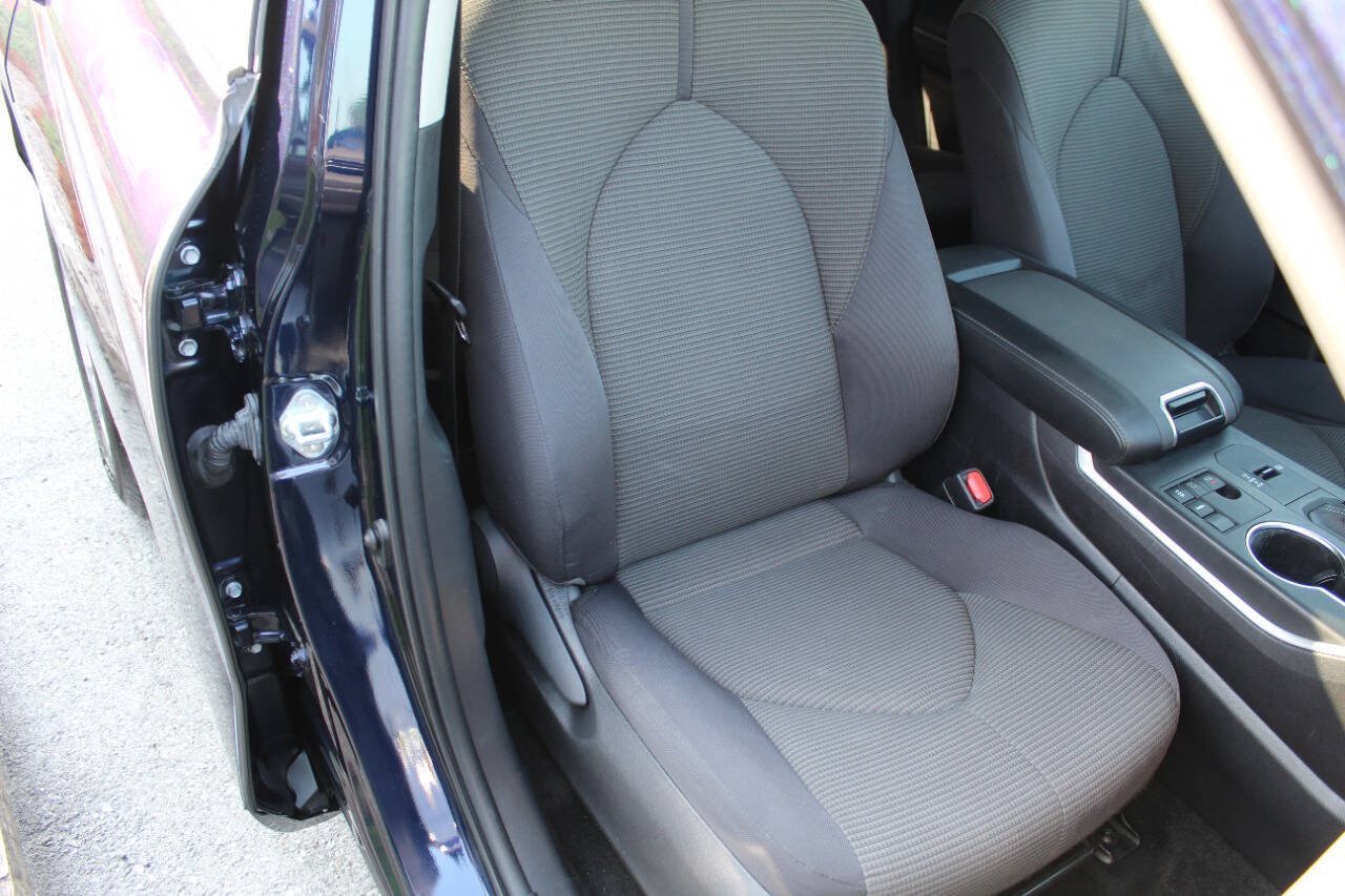 Used 2023 Toyota Highlander L FWD image 15