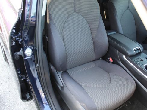 Used 2023 Toyota Highlander L FWD image 15
