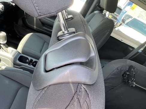Used 2022 Jeep Wrangler Sport AWD/4WD image 19