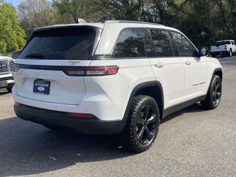 Used 2024 Jeep Grand Cherokee Altitude RWD image 3