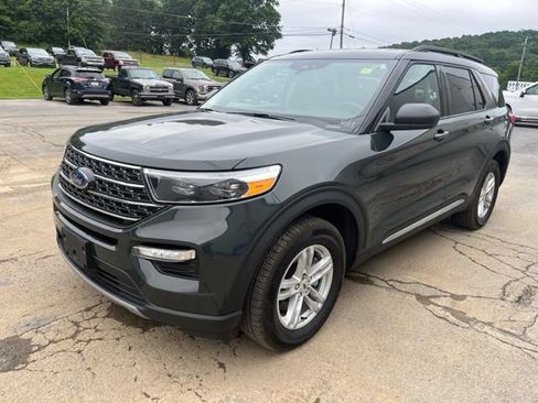 Used 2023 Ford Explorer XLT AWD/4WD image 10
