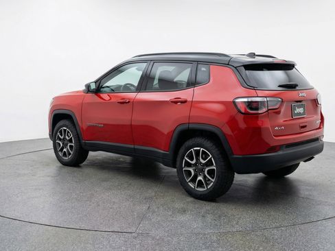 Used 2025 Jeep Compass Trailhawk image 6