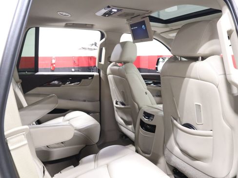 Used 2015 Cadillac Escalade Luxury AWD/4WD image 50