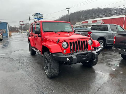 Used 2017 Jeep Wrangler Unlimited Sahara image 3