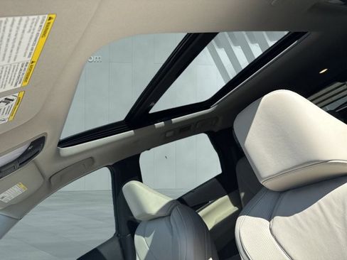 Used 2025 INFINITI QX60 Sensory w/ Vision Package image 19