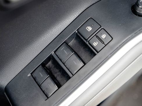 Used 2025 Toyota Highlander XLE AWD/4WD image 15