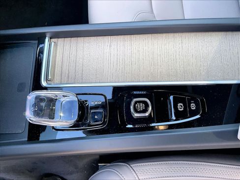 New 2027 Volvo XC60 B5 Plus AWD/4WD image 10