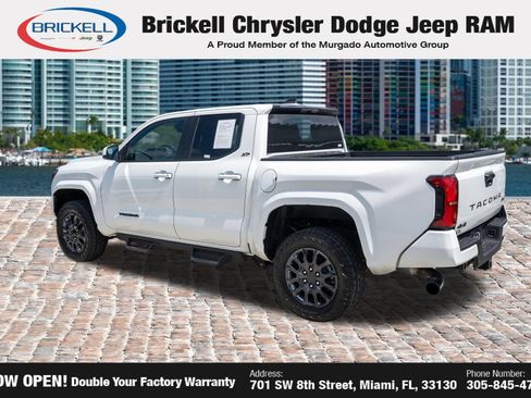 Used 2025 Toyota Tacoma SR5 AWD/4WD image 7