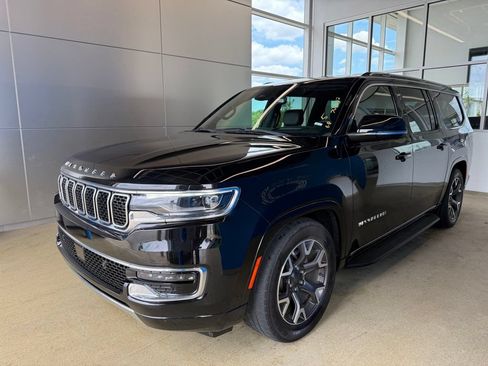 Used 2024 Jeep Wagoneer L Series III w/ Flexible Seating Group AWD/4WD image 3
