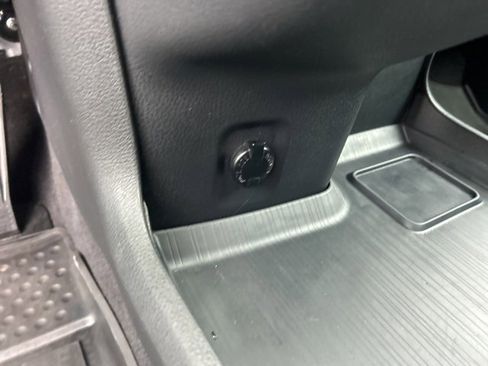 Used 2023 Toyota Sienna XSE image 30