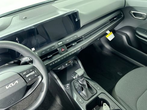 New 2025 Kia K4 LXS image 24