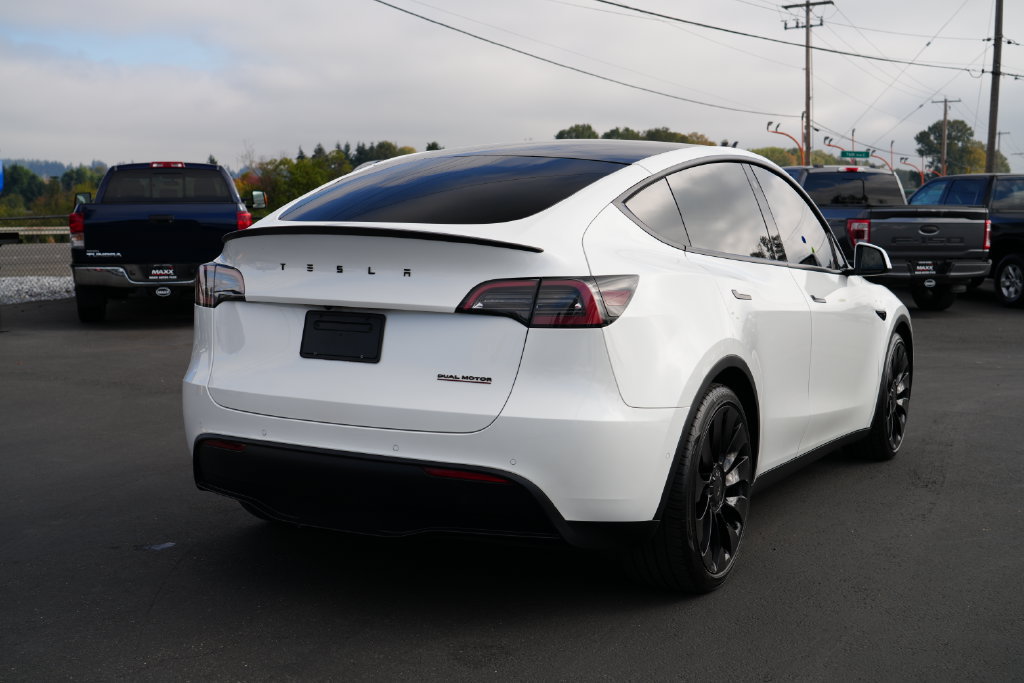 Used 2022 Tesla Model Y Performance AWD/4WD image 9