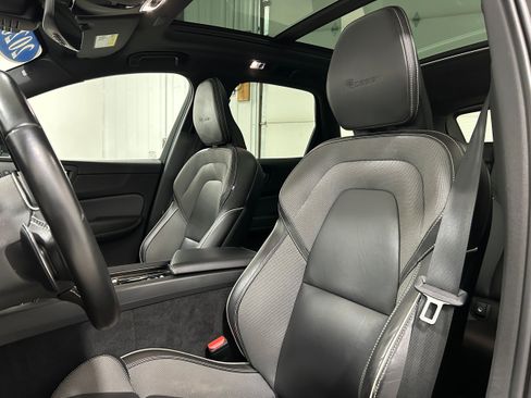 Used 2020 Volvo XC60 T6 R-Design w/ Protection Package Premier AWD/4WD image 25