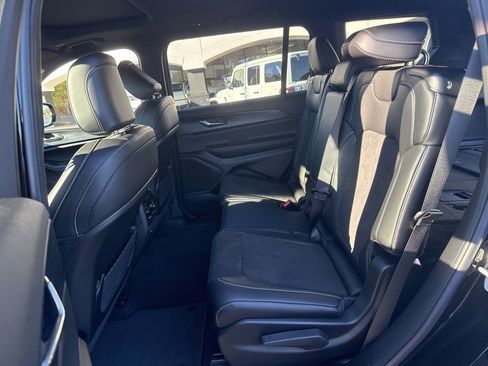 New 2025 Jeep Grand Cherokee L Altitude image 23
