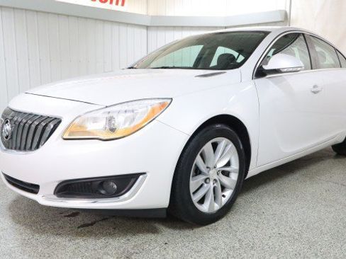 Used 2016 Buick Regal Premium FWD image 2