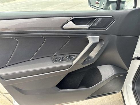 Certified 2023 Volkswagen Tiguan SE image 14