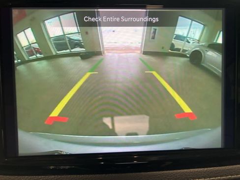 Used 2023 Chrysler Pacifica Limited image 25