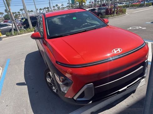 Used 2024 Hyundai Kona SEL FWD image 2