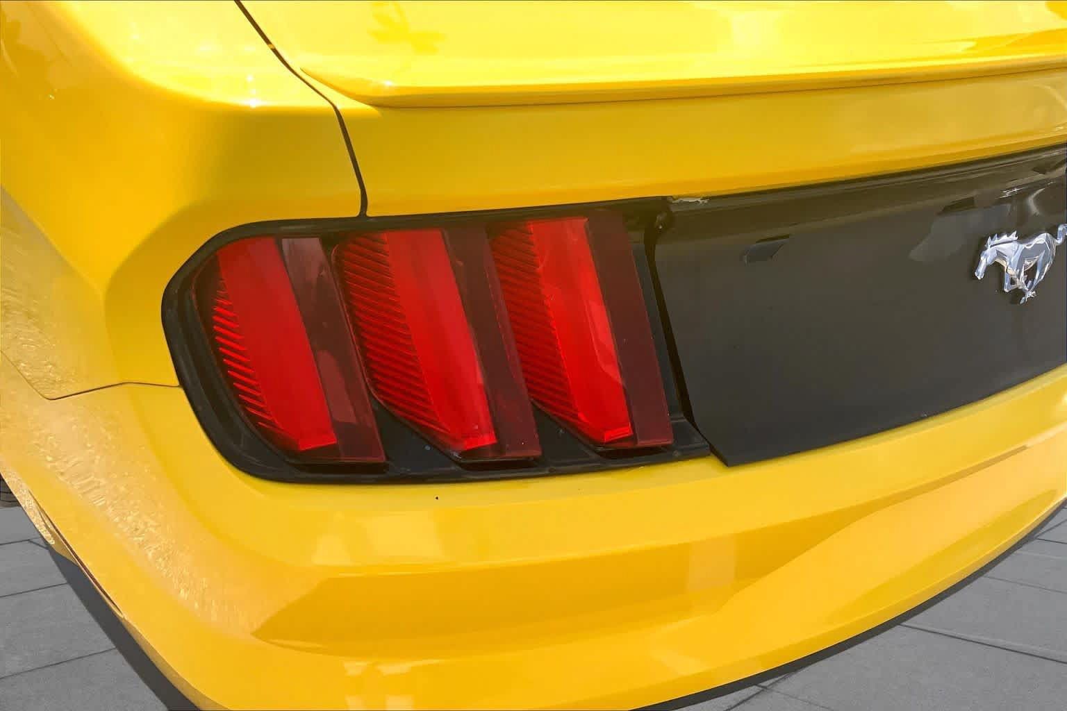 Used 2015 Ford Mustang Premium RWD image 27