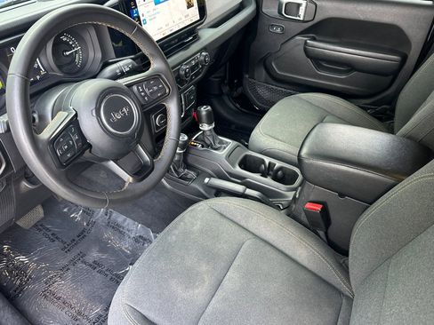 Used 2024 Jeep Wrangler Unlimited AWD/4WD image 10